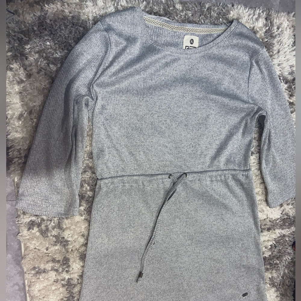 Mini grey dress with waist belt